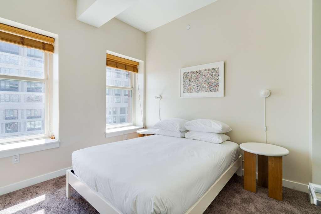 Mint House At The Divine Lorraine Hotel - Philadelphia Room photo
