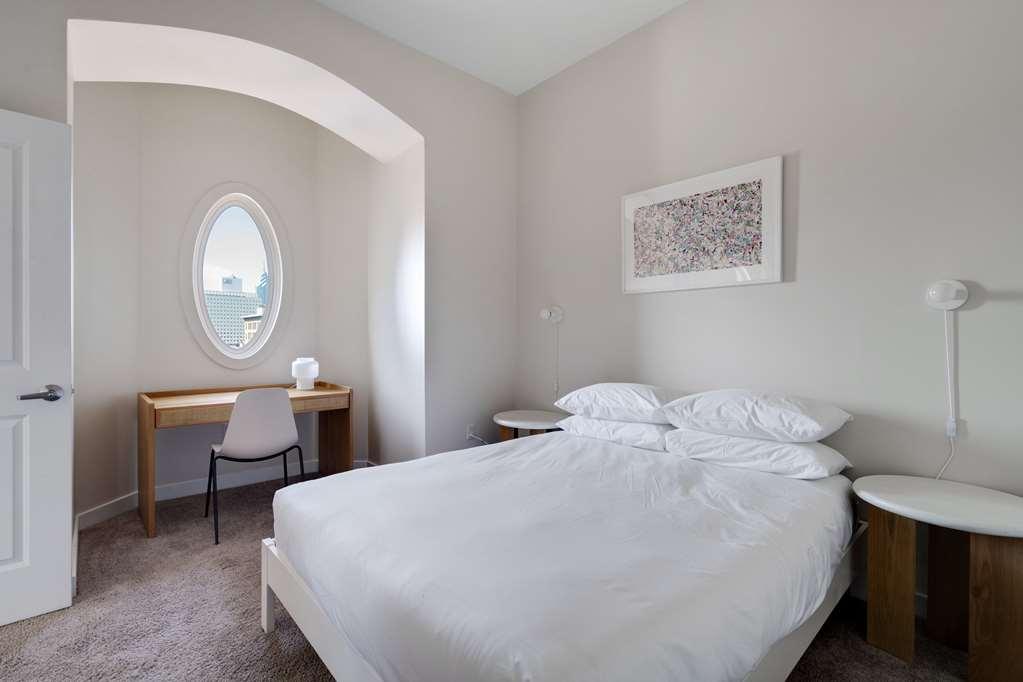 Mint House At The Divine Lorraine Hotel - Philadelphia Room photo